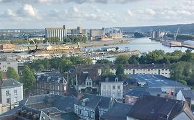 Rouen : Vue panoramique sur la seine avec parking